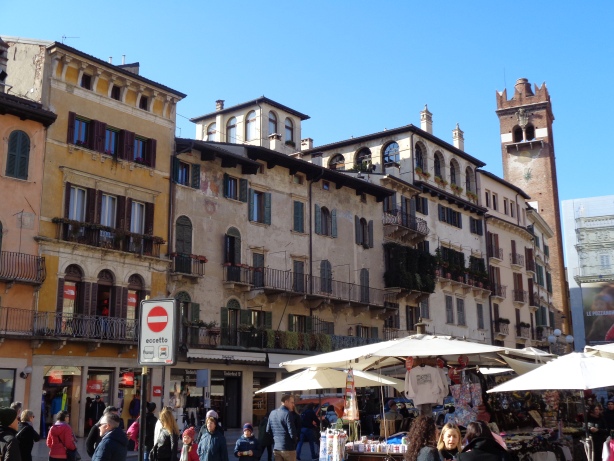 Piazza Erbe, Torre del Gardello