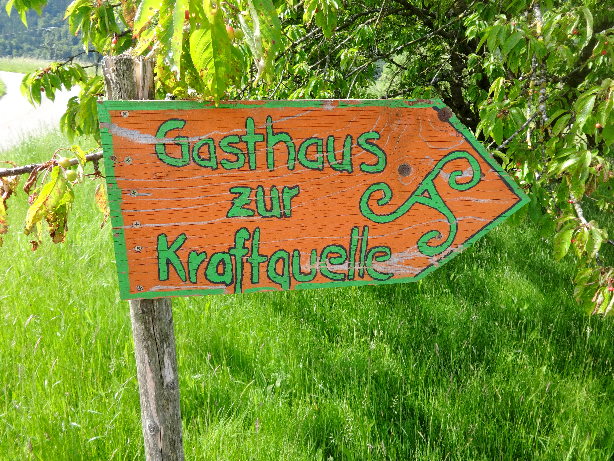Wegweiser Gasthaus zur Kraftquelle