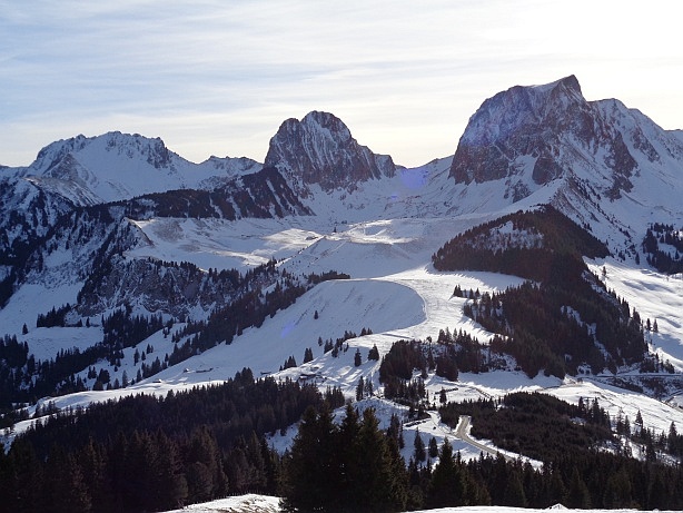 Chrummfadeflue (2074m), Nünenenflue (2101m), Gantrisch (2175m)